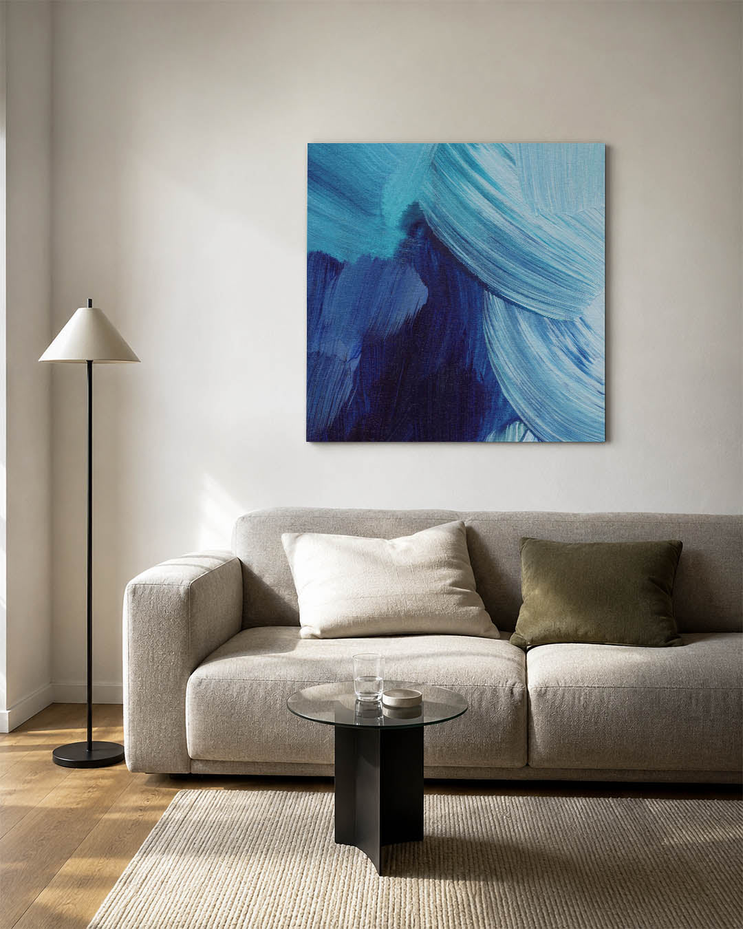 Dynamische blauwe bewegingen kunstwerk – detailweergave – dit werk toont vloeiende penseelstreken in verschillende tinten