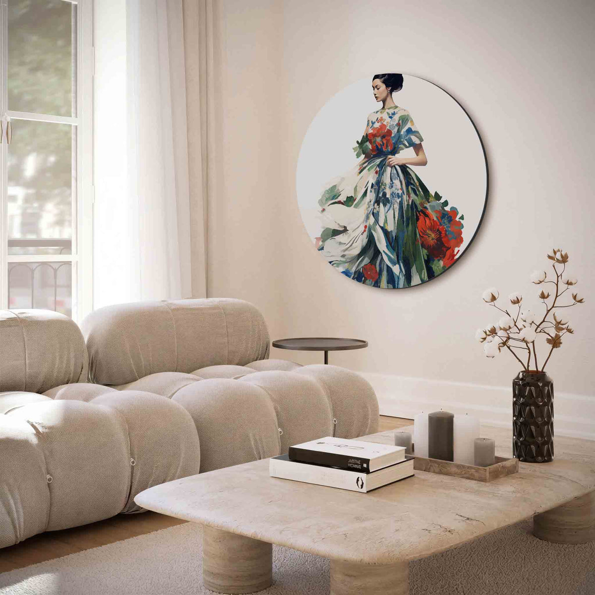 Vrouw met bloemenjurk – muurcirkel met abstracte texturen voor aan de muur