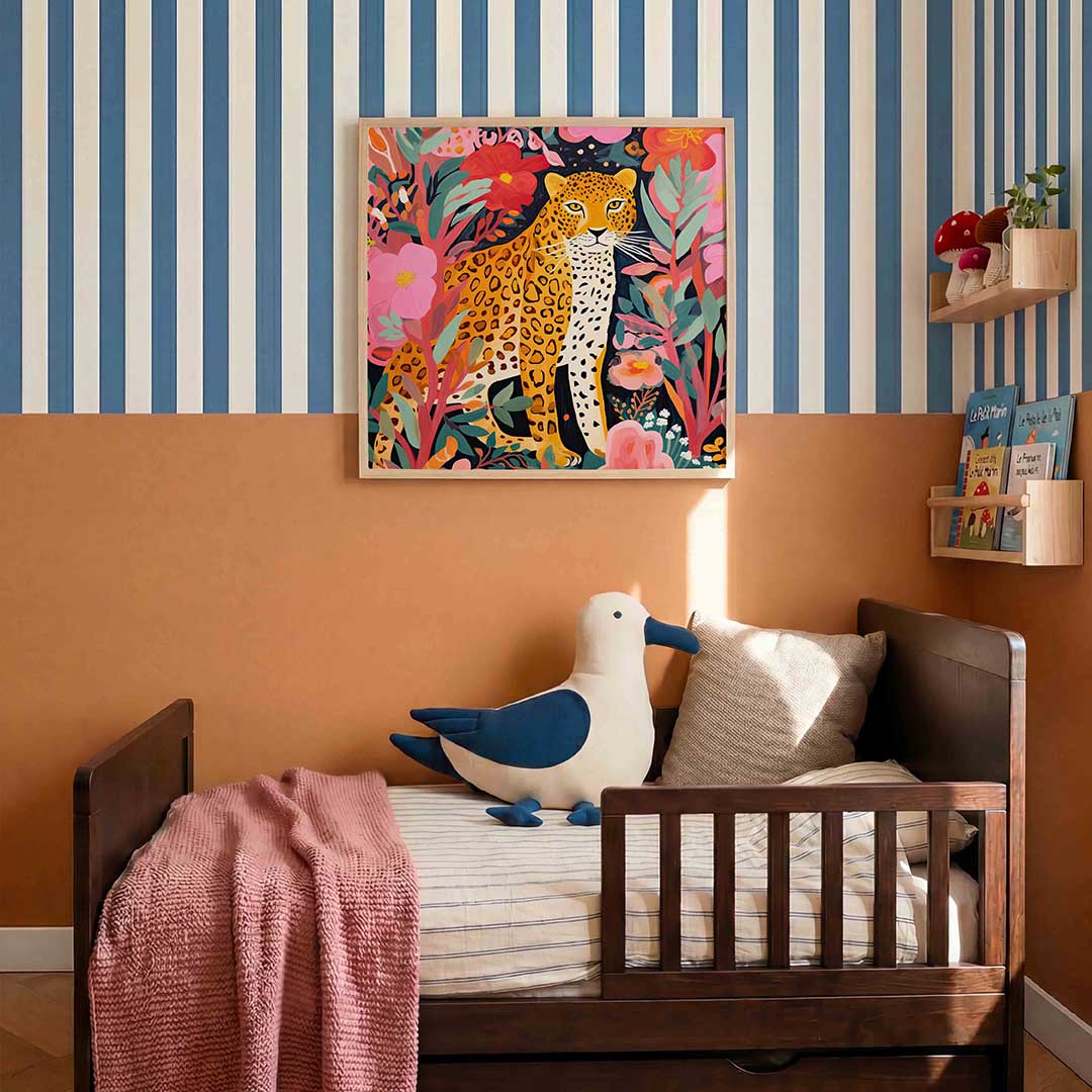 Luipaard tussen bloemen – kids poster in vierkant formaat