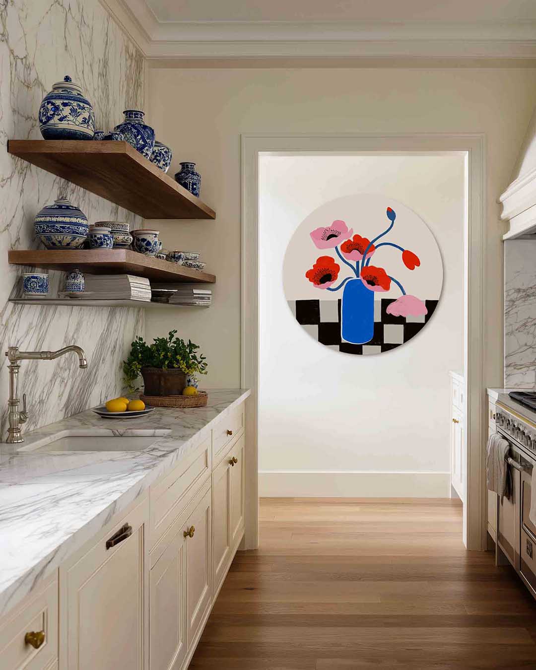 Bloemen in blauwe vaas – kleurrijke Pop Art muurcirkel voor aan de muur