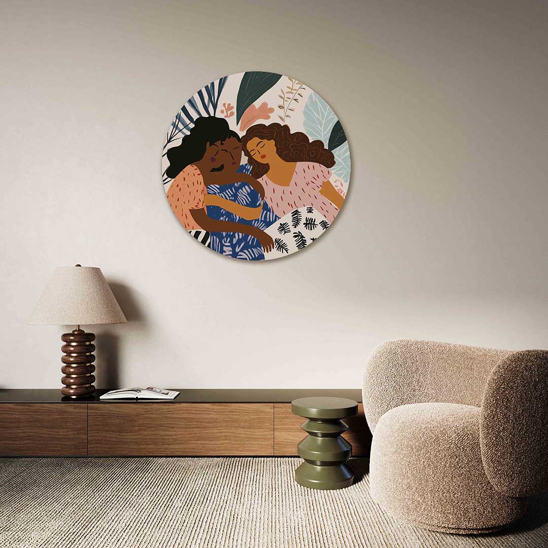 Drie figuren met bladeren – abstracte muurcirkel als ronde wanddecoratie