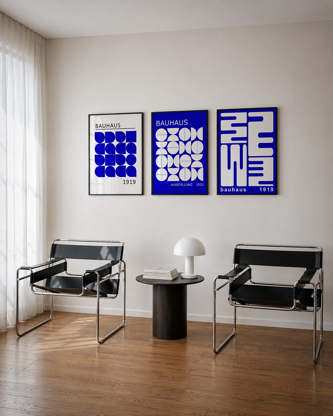 Vorm en kleur driedelige posterset – deze posterset in drie delen toont een speelse combinatie van blauwe halve cirkels en