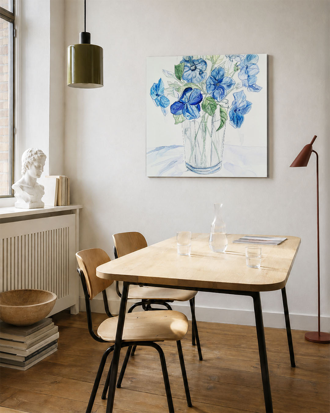 Bloemen in vaas kunstwerk – vierkante wanddecoratie – dit werk toont een vaas met blauwe bloemen en groene bladeren. De