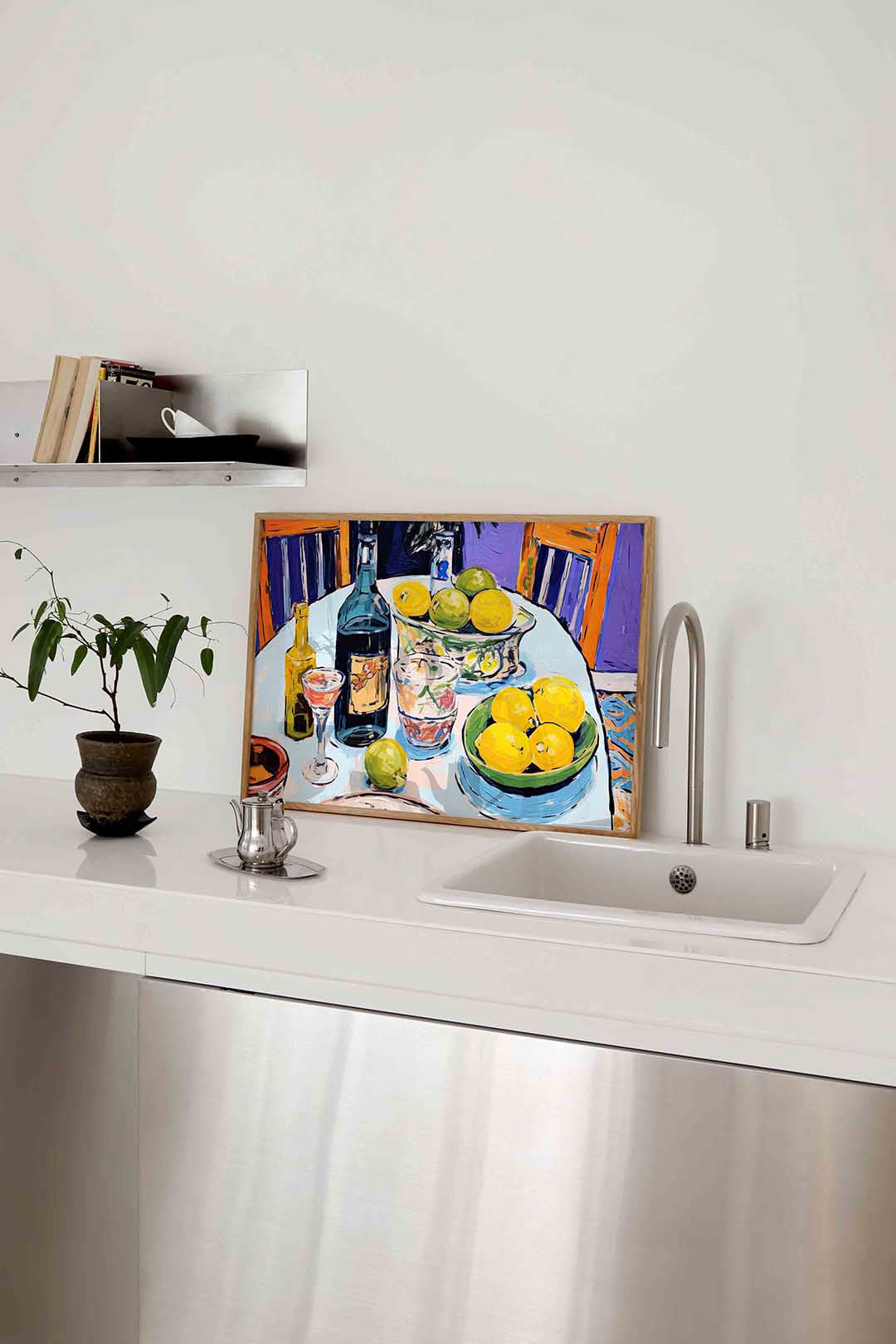 Citroenen en flessen op tafel – keukenposter in liggend formaat