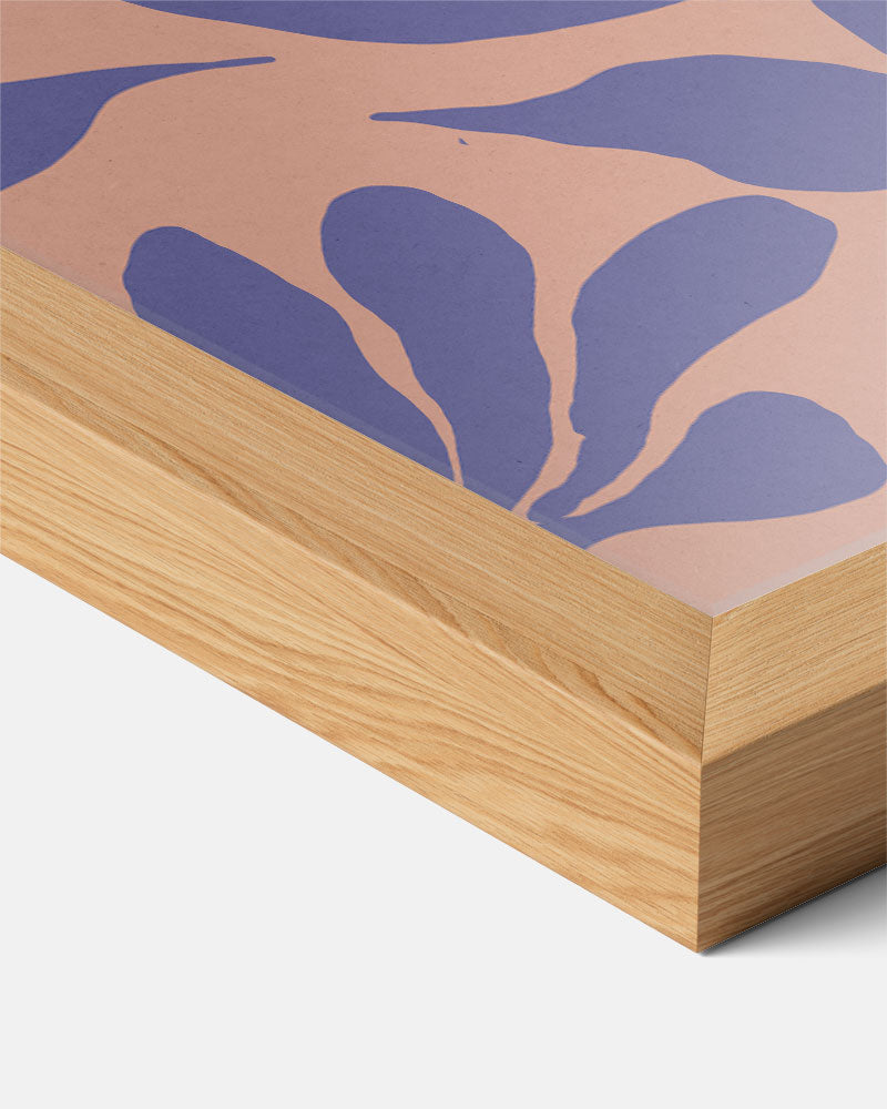 Botanische Blauwpaars Op Roze – bloemen poster als moderne staande wanddecoratie