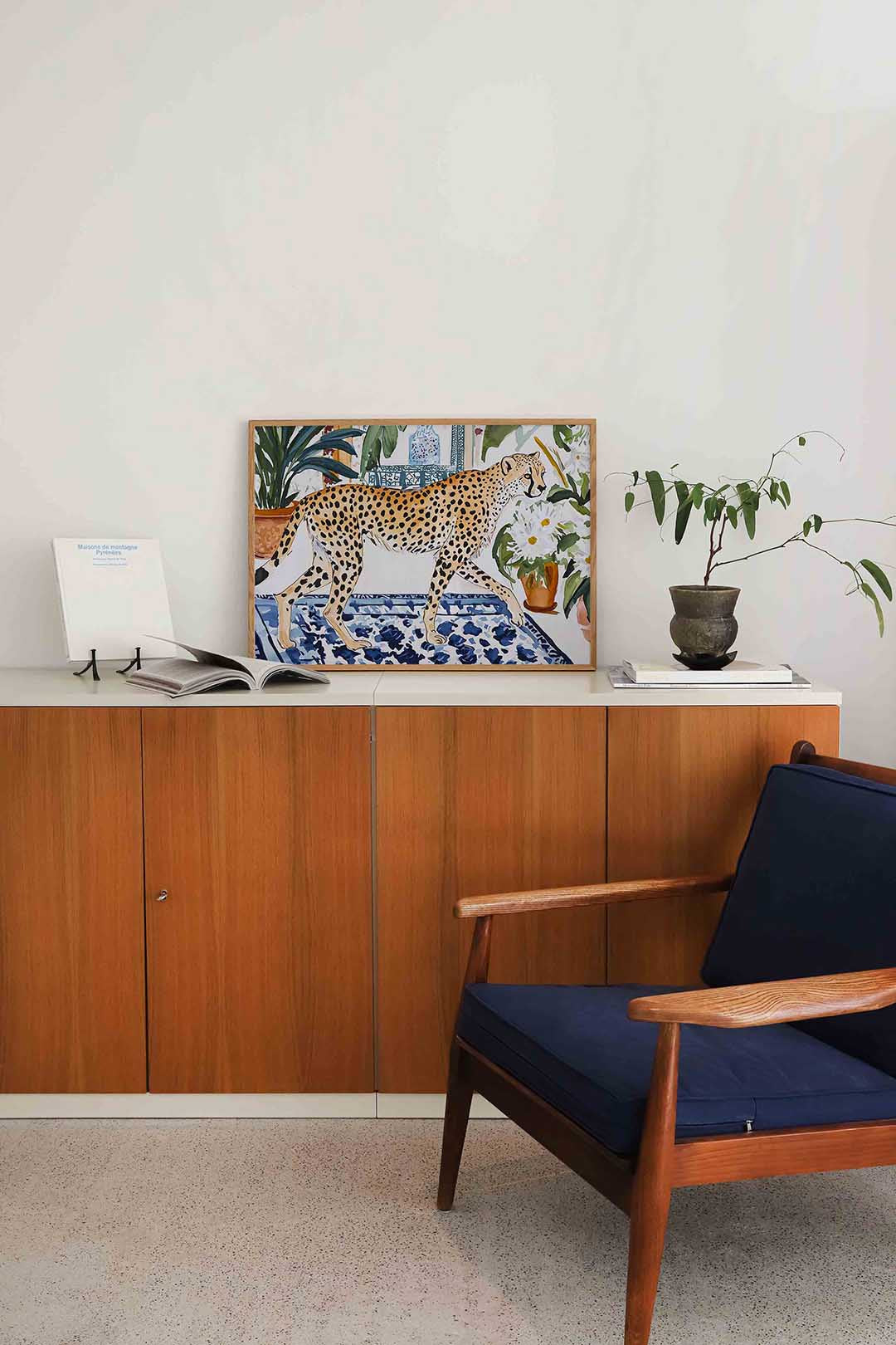 Luipaard en planten – liggende dieren wanddecoratie van WallArtistic
