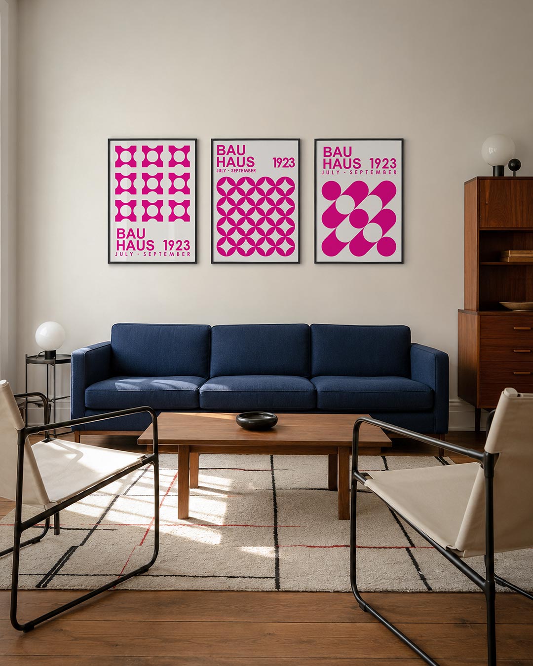 Vorm en ritme posterset – derde productweergave – deze posterset in drie delen toont een levendig spel van roze en wit.
