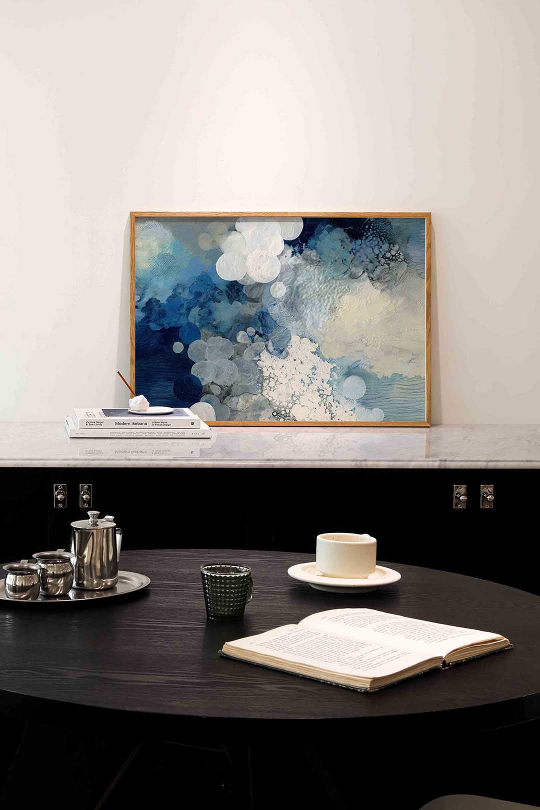 Blauwe en witte cirkels – abstracte poster in liggend formaat