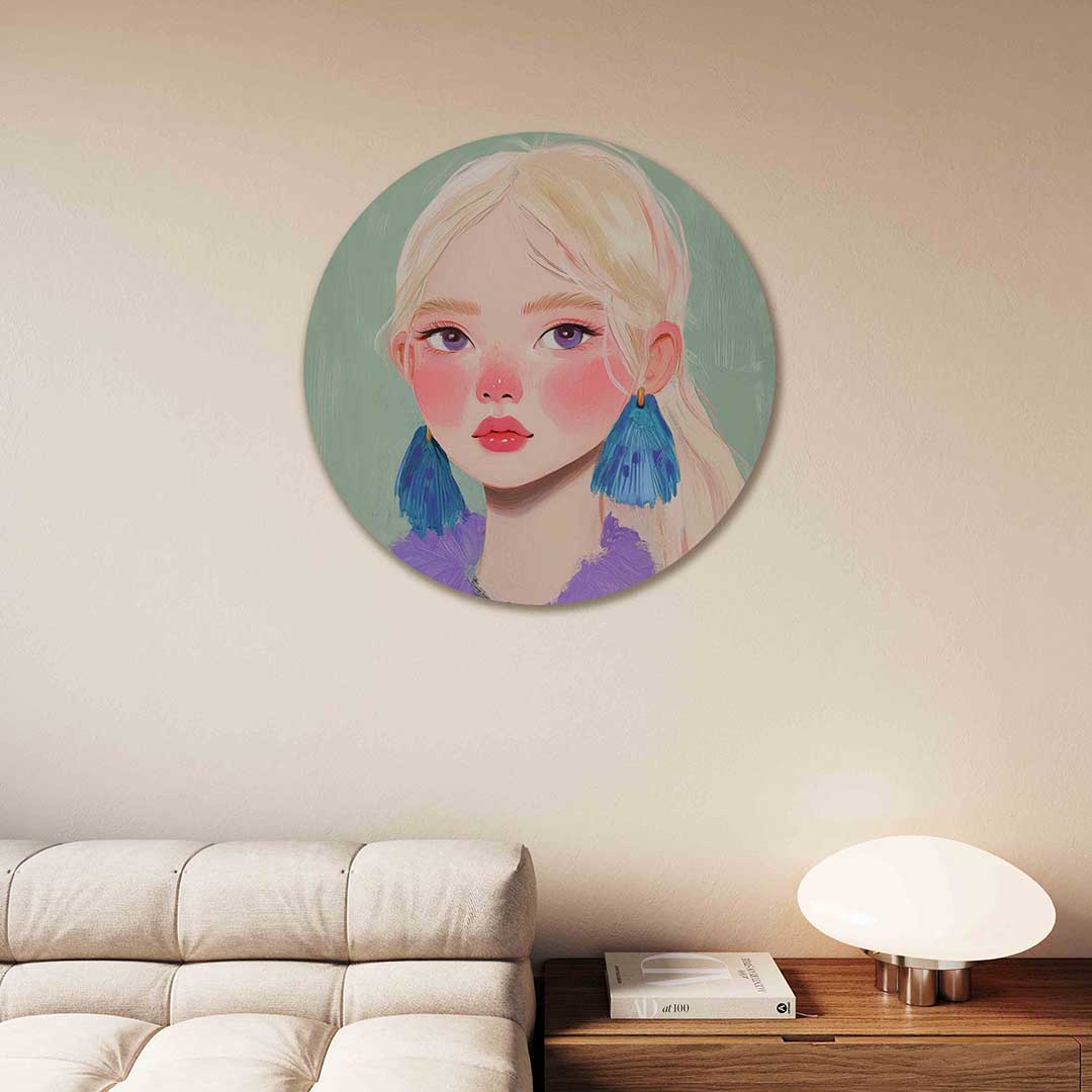 Portret met blauwe oorbellen – moderne abstracte muurcirkel voor aan de muur