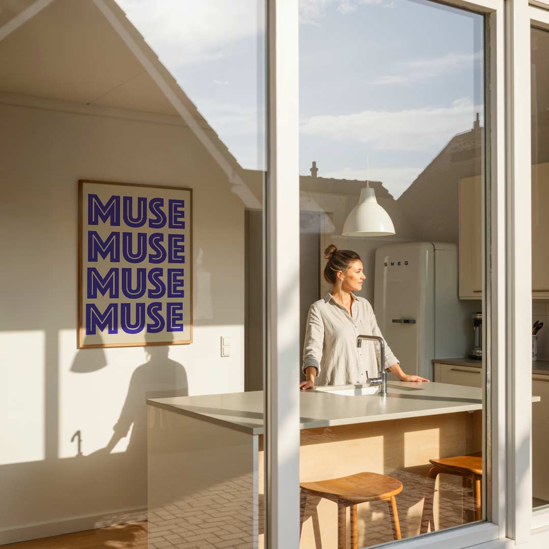 Inspirerende Muse – zomerse poster in staand formaat