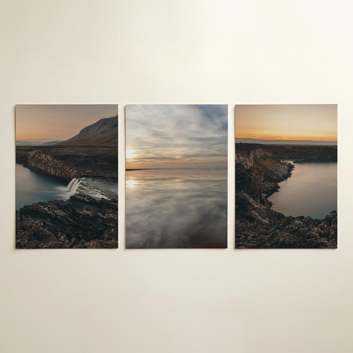 Abstract posterset – detailweergave – een abstracte posterset met donkere tinten en een rustige visuele opbouw.
