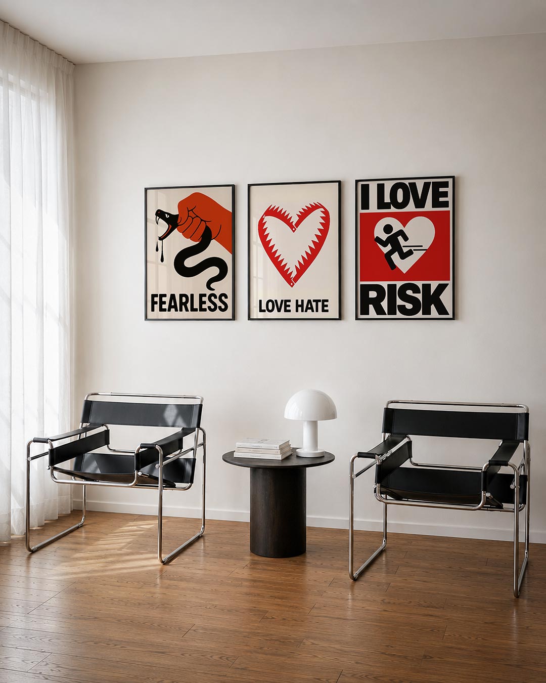 Kracht en beheersing driedelige posterset – een krachtige hand in oranje grijpt een zwarte slang, met