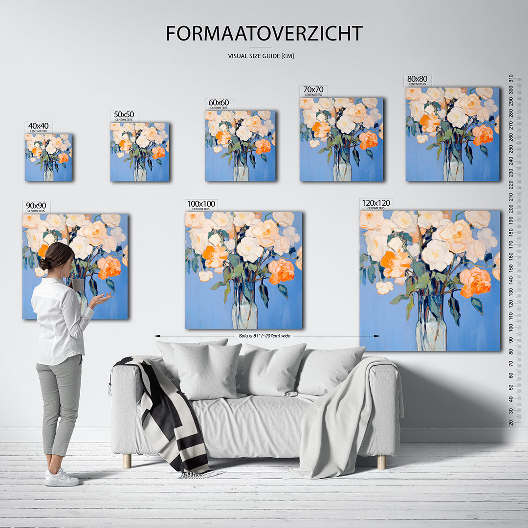 Bloemen in vaas kunstwerk – sfeerbeeld – dit kunstwerk toont een vaas met bloemen tegen een blauwe achtergrond. De oranje en