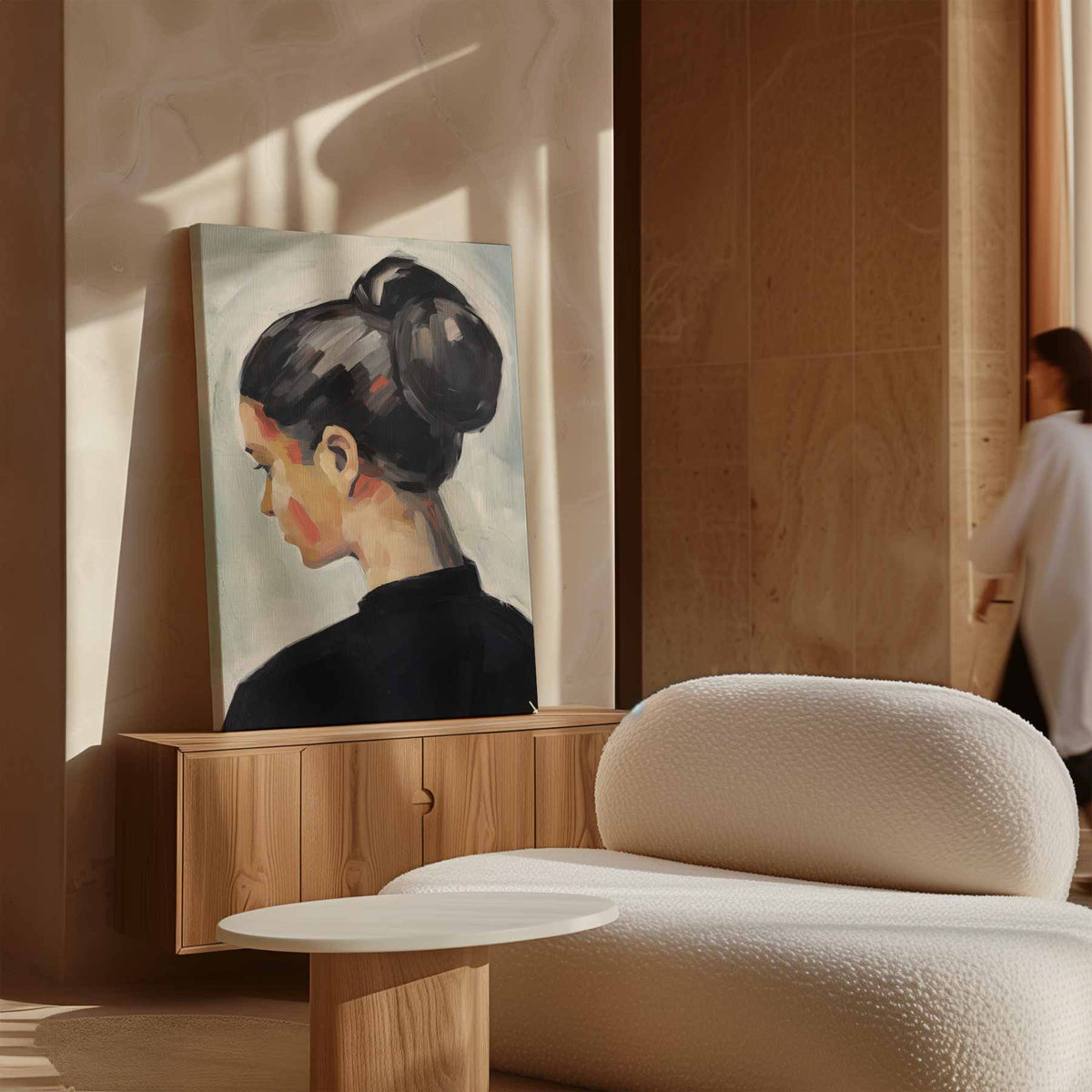 Vrouwelijke Elegantie in Stille Reflectie – staand kunstwerk voor modern interieur