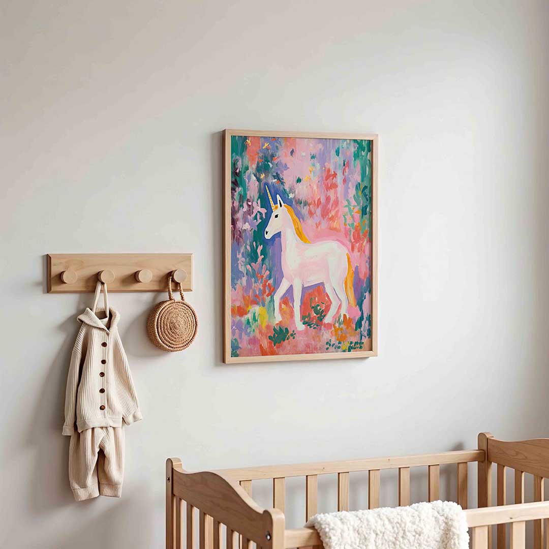 Eenhoorn in kleurrijke omgeving – kinderposter in staand formaat