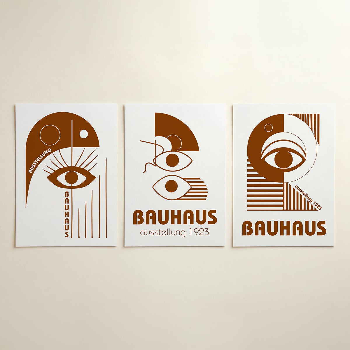 Oog en lijnen posterset – detailweergave – een bruin oog met strakke lijnen en cirkels. De compositie speelt met symmetrie en