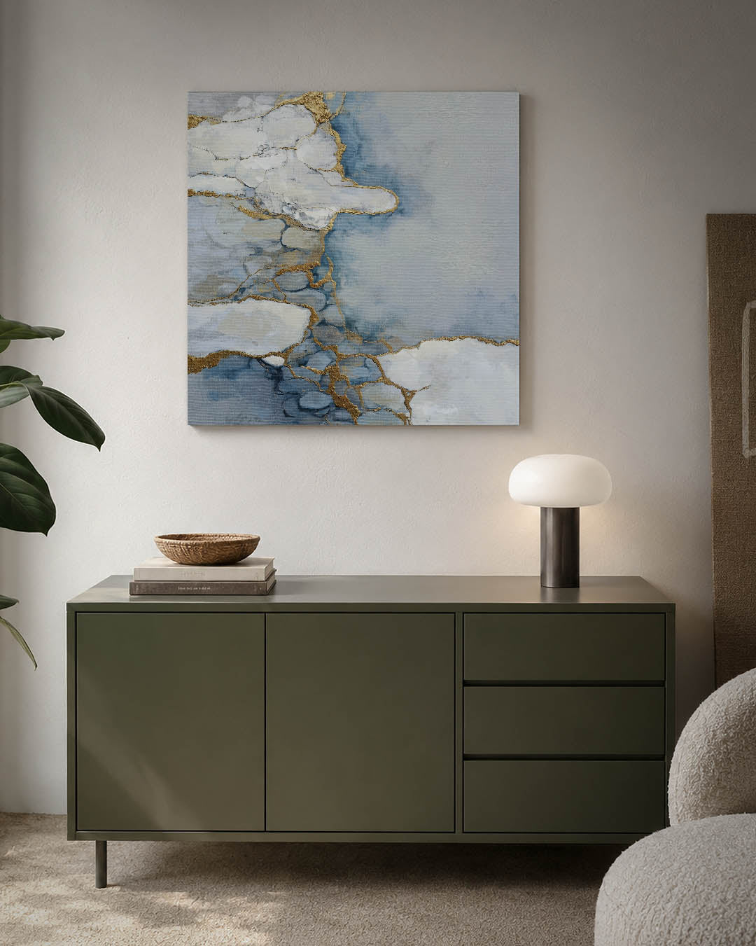 Organische vormen kunstwerk – detailweergave – dit werk toont vloeiende lijnen en zachte overgangen tussen blauw en wit, met
