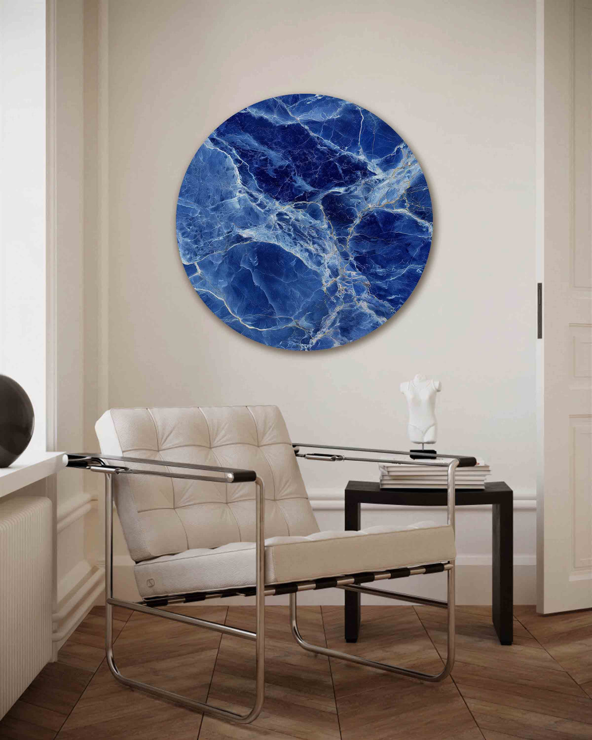Blauwe marmerstructuur – abstracte muurcirkel als ronde wanddecoratie