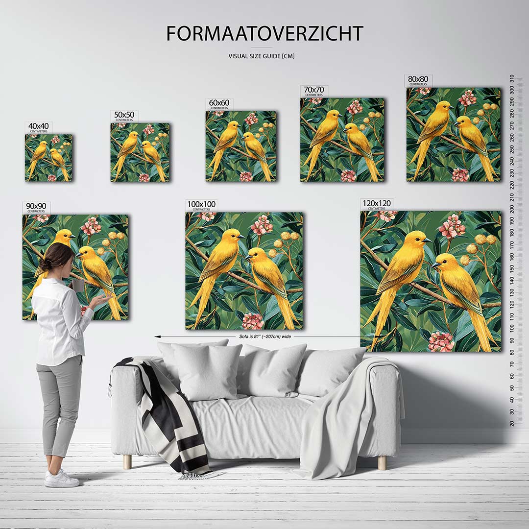 Vogels en bloemen kunstwerk – dit kunstwerk toont twee gele vogels op takken, omringd door groene bladeren en roze bloemen.