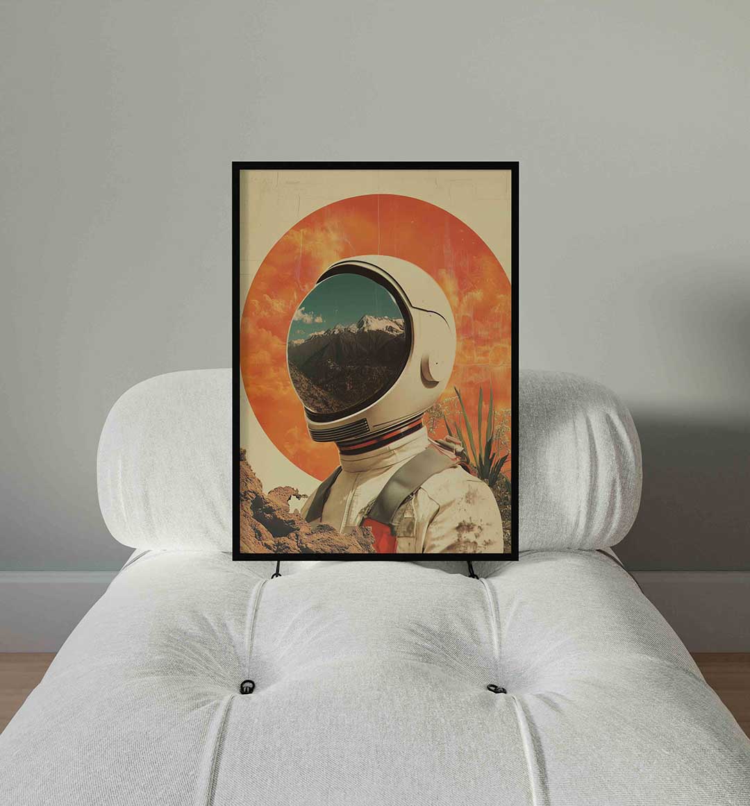 Astronaut en bergen – staande surrealistische wanddecoratie van WallArtistic