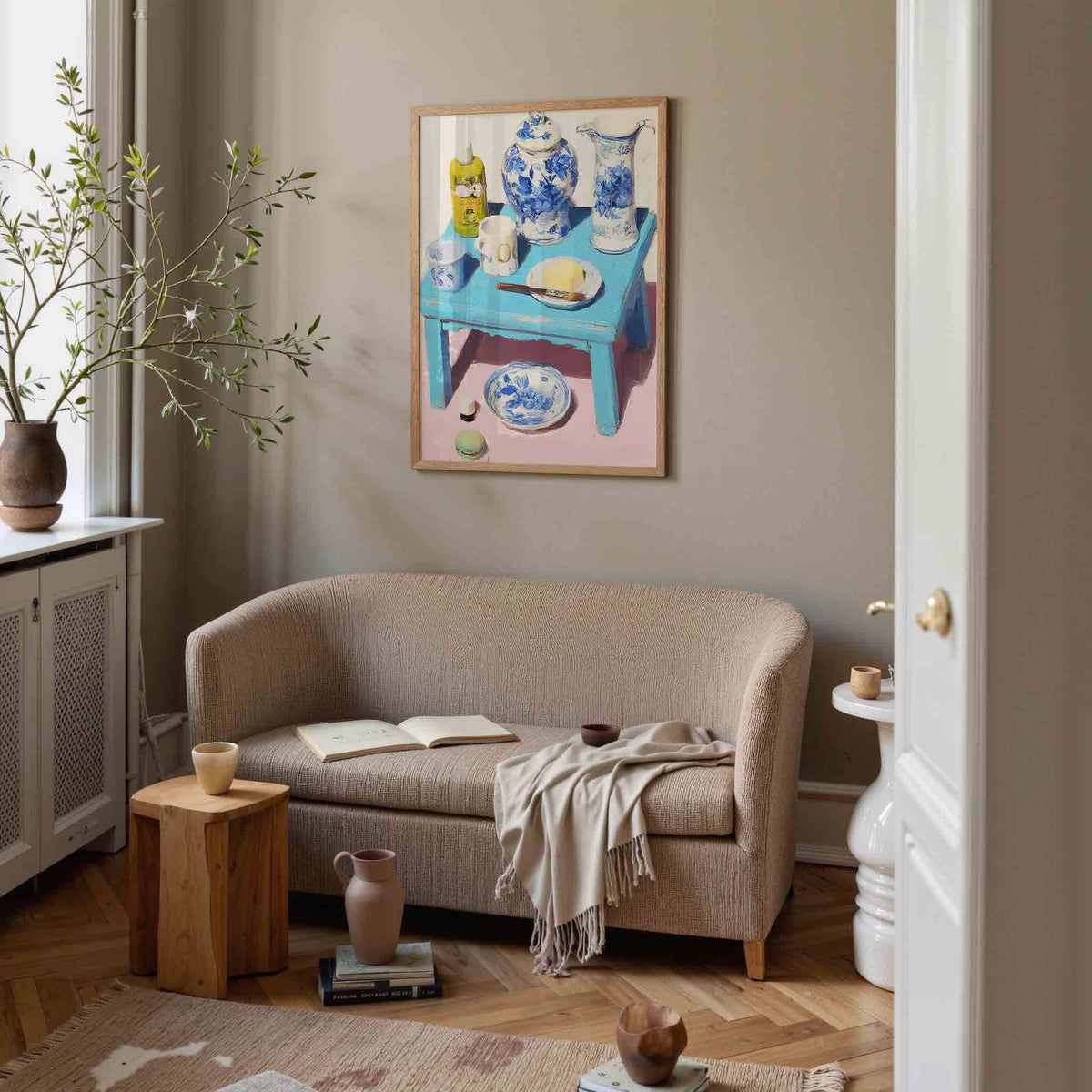 Blauw witte servies op blauwe tafel – illustratie poster in staand formaat