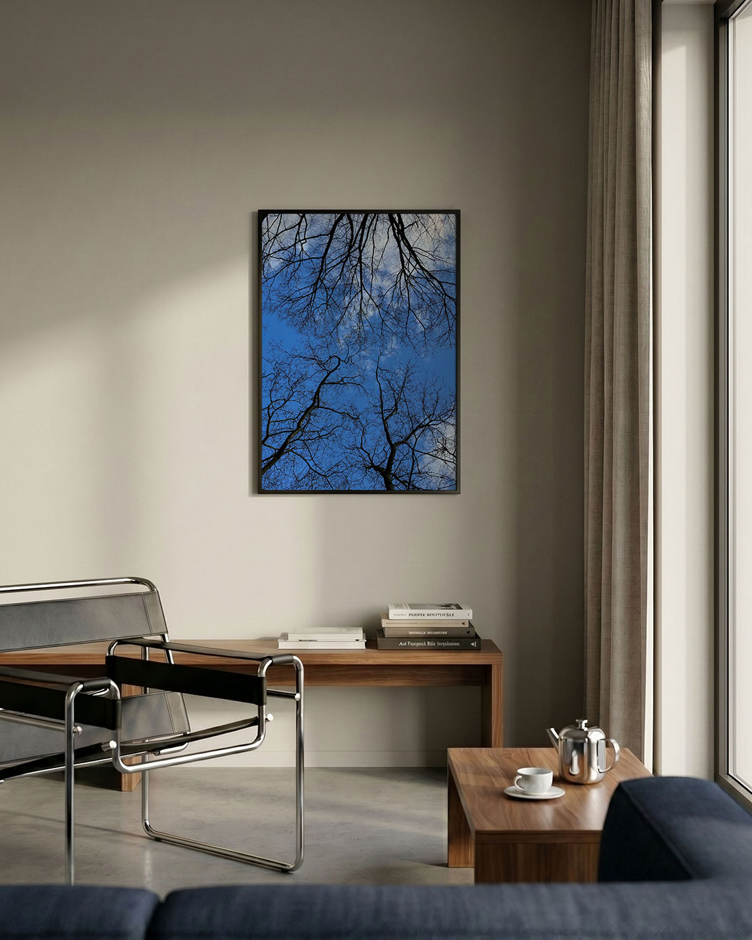 Boomtakken tegen lucht poster – detailweergave – deze poster toont een netwerk van donkere boomtakken tegen een heldere