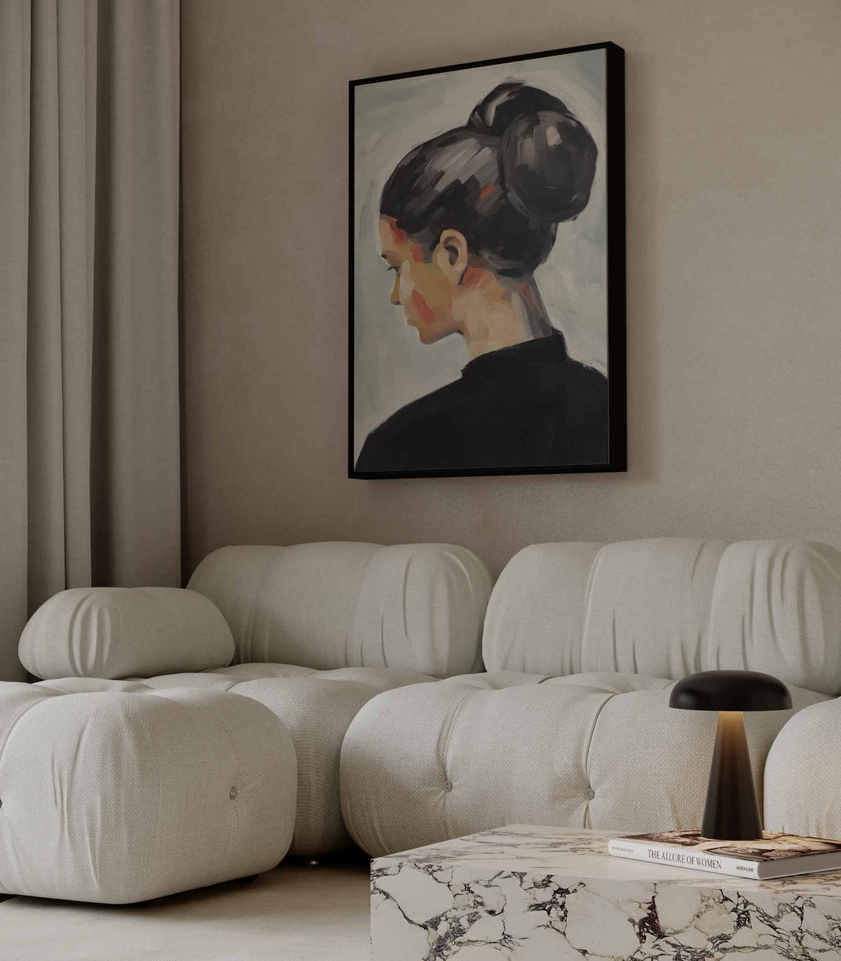 Vrouwelijke Elegantie in Stille Reflectie – staande wandkunst voor woonkamer of interieur