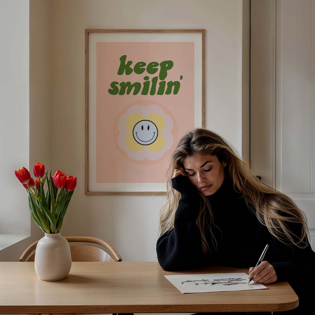 Keep Smilin' – staande muurposter voor een modern interieur