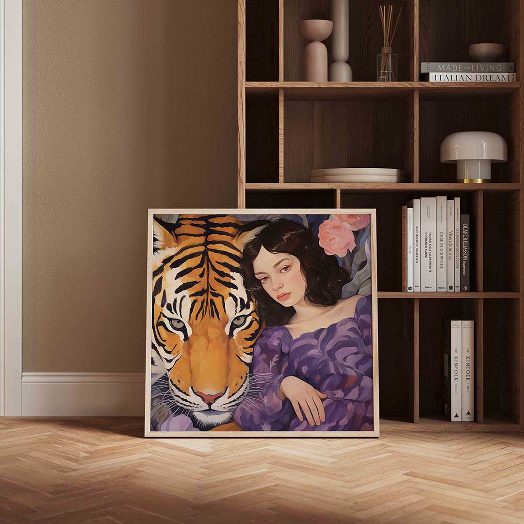Tijger en vrouw – kleurrijke vierkante wanddecoratie van WallArtistic