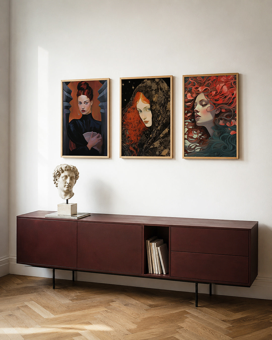 Vorm en kleur posterset – detailweergave – een vrouw met rood haar en een zwarte jurk staat tussen grijze
