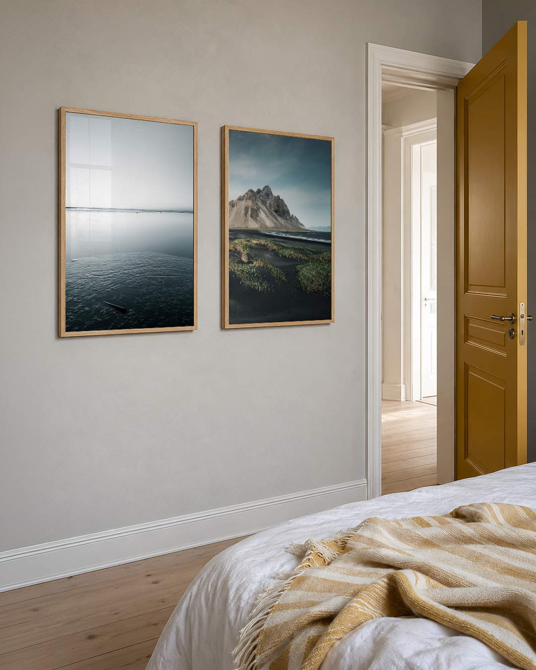 Rustige waterlijn posterset – detailweergave – een horizon met zachte grijstinten. De gladde wateroppervlakte ontmoet een