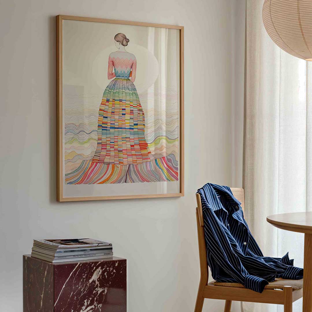 Vrouw met kleurrijke jurk – kleurrijke illustratie poster in staand formaat