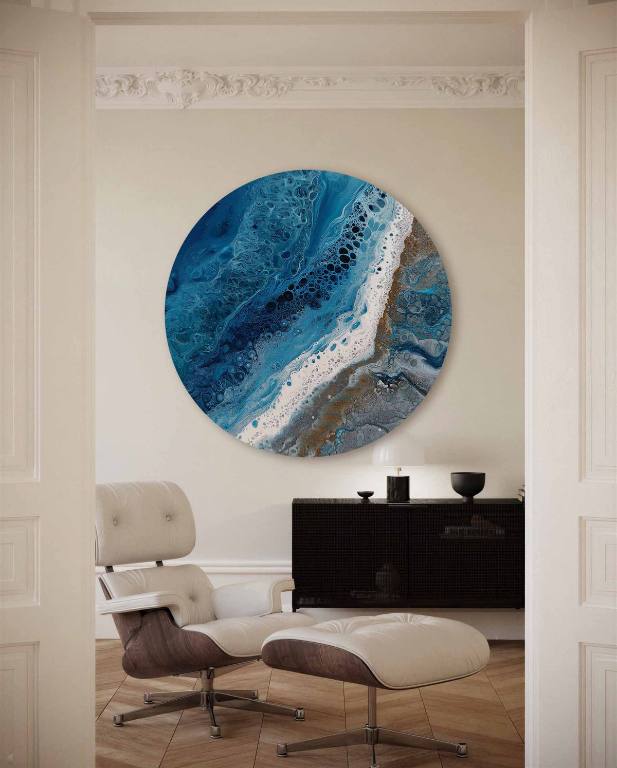 Blauwe en witte golvende – portret muurcirkel als ronde muurdecoratie