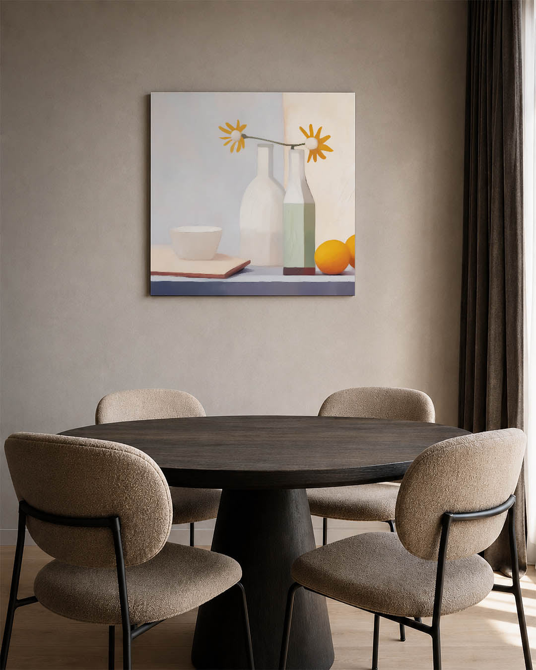 Stilleven met bloemen kunstwerk – vierkante wanddecoratie – dit kunstwerk toont een compositie van vazen, bloemen en fruit.