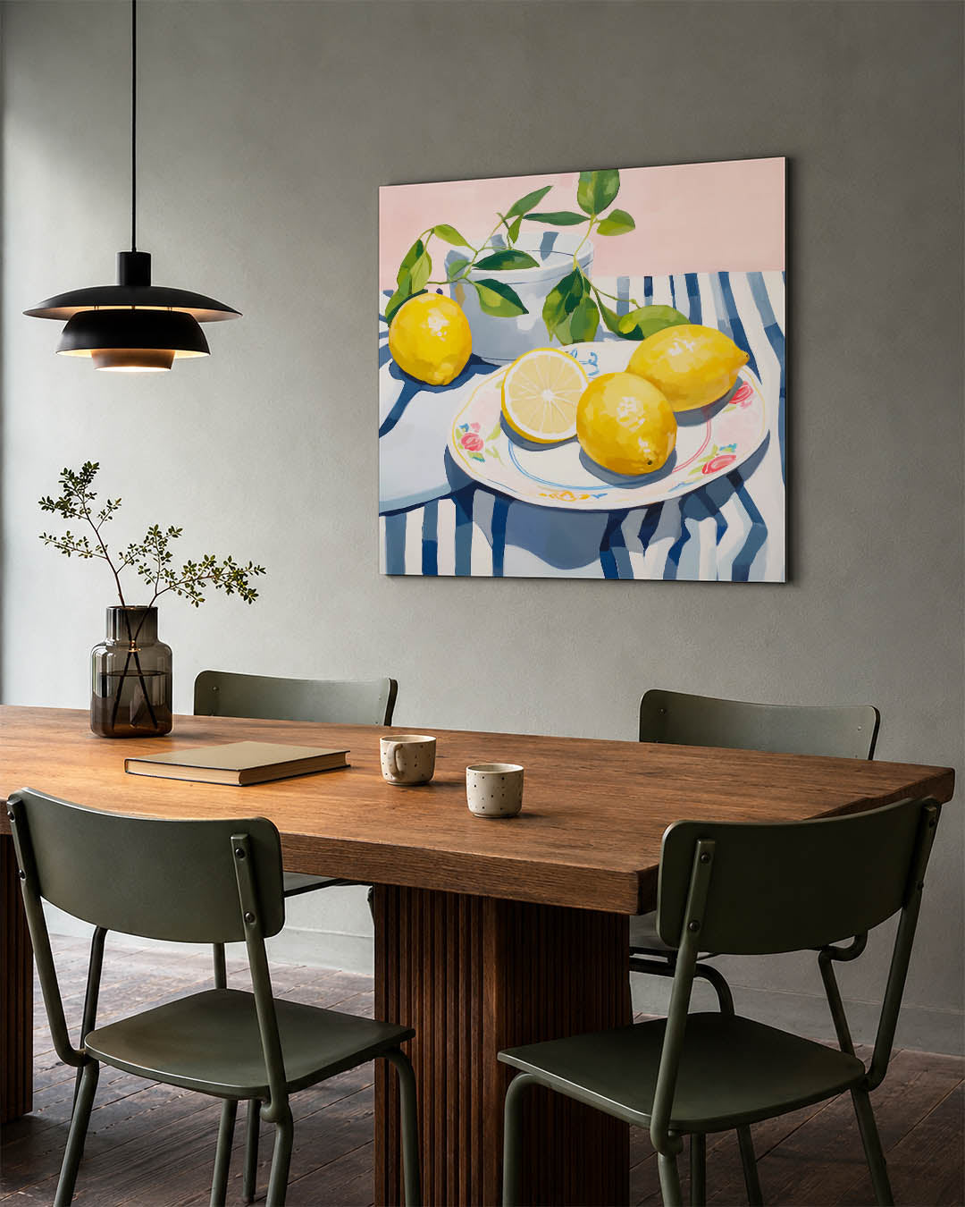 Citroenen op tafel kunstwerk – tweede productweergave – dit werk toont drie citroenen op een bord met een gestreept