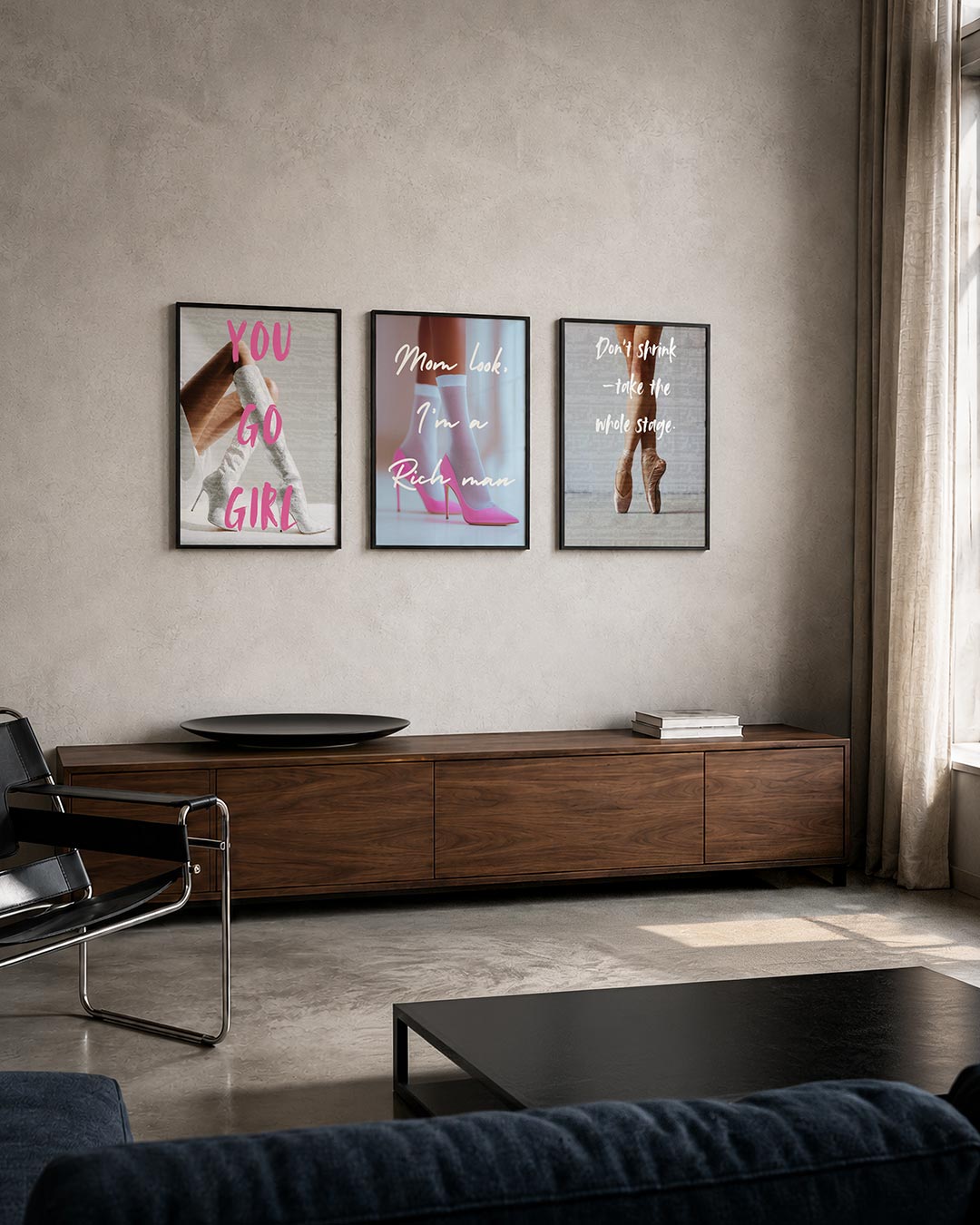 Krachtige stijl posterset – tweede productweergave – een dynamische compositie met roze letters over witte