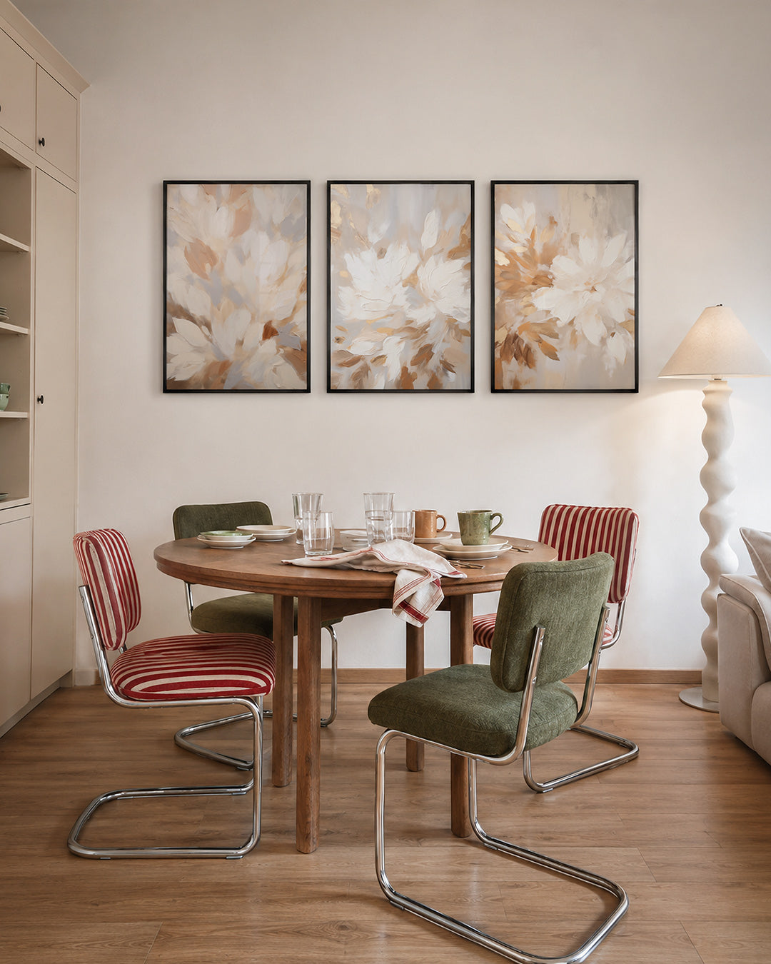 Zachte kleurvlakken – deze posterset in drie delen toont vloeiende vormen in warme beige en witte