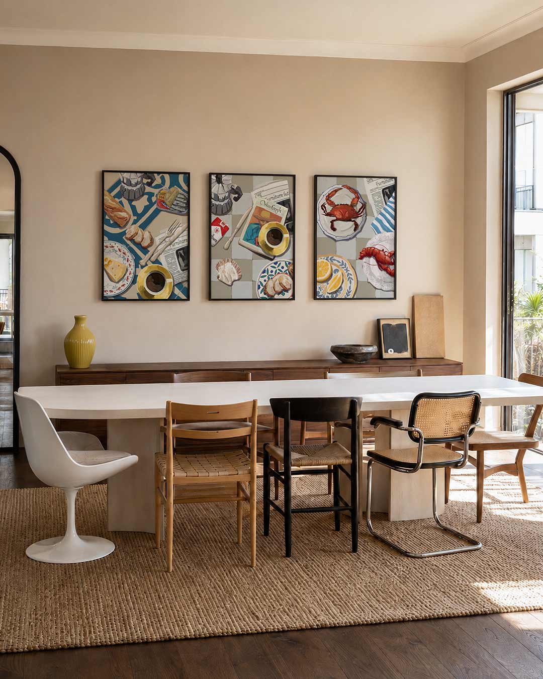 Ontbijt en patronen posterset – derde productweergave – een tafel vol ontbijtitems: koffie, brood, kaas en sardines