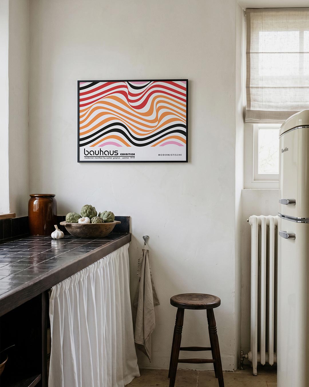 Golvend lijnenspel – geometrische poster in Bauhaus-stijl van WallArtistic