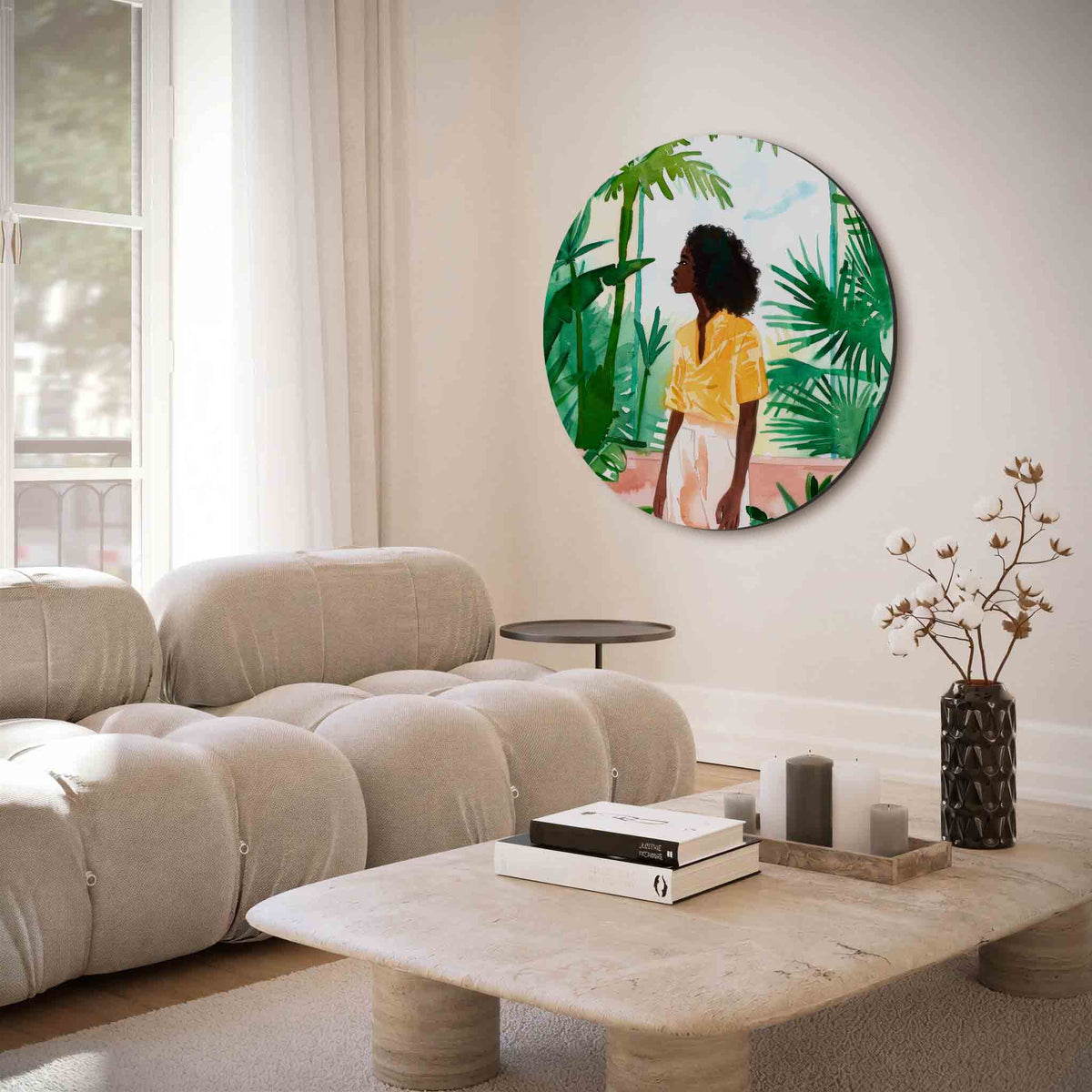 Vrouw in groene omgeving – muurcirkel met abstracte texturen voor aan de muur