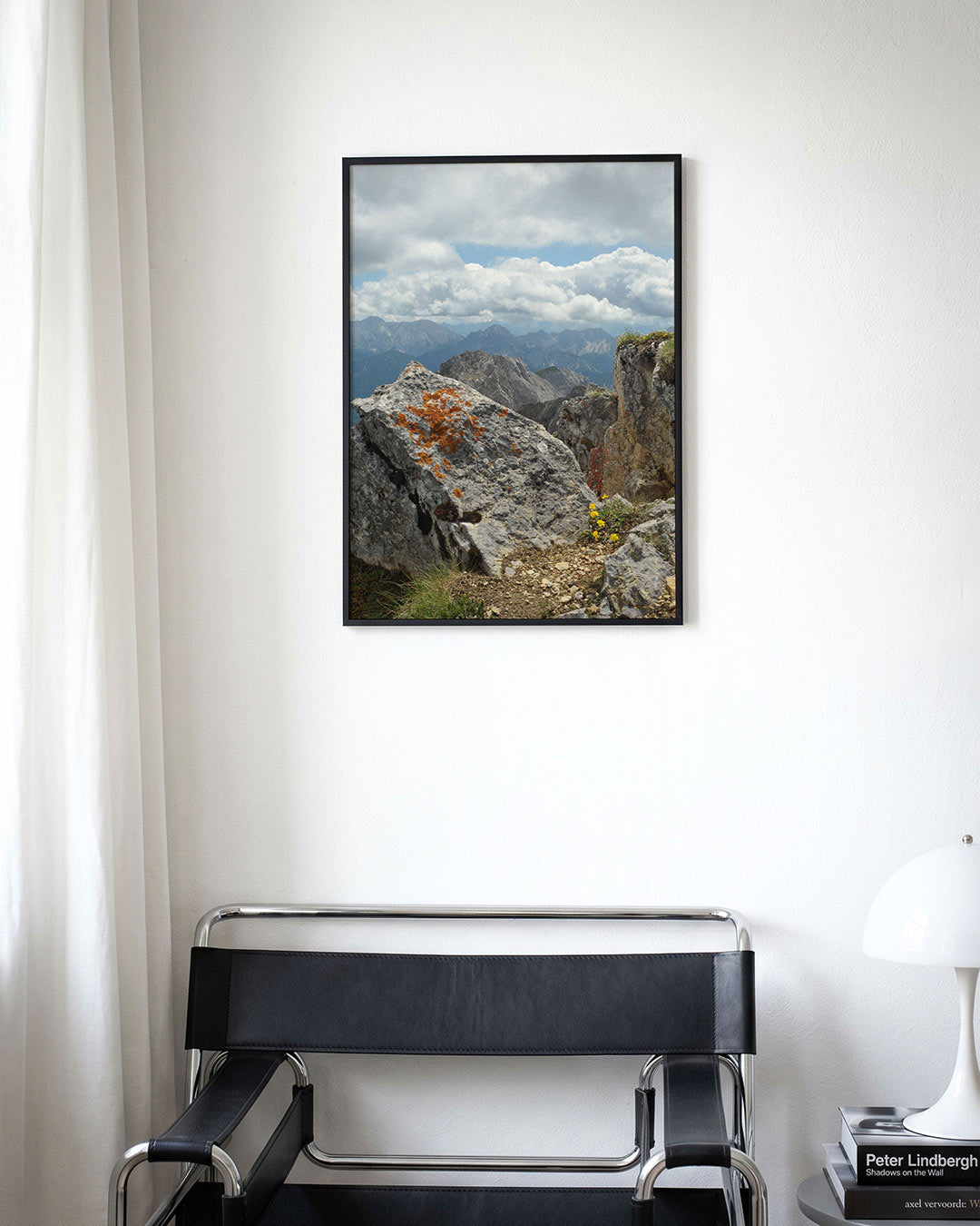 Berglandschap met rotsen poster – derde productweergave – deze poster toont een indrukwekkend berglandschap met ruige rotsen