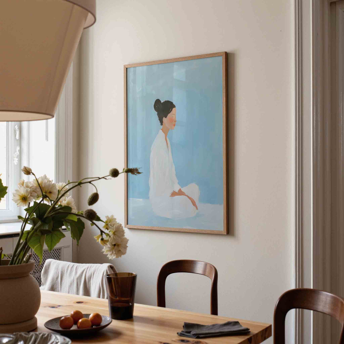 Zittende vrouw – eigentijdse illustratie poster in staand formaat