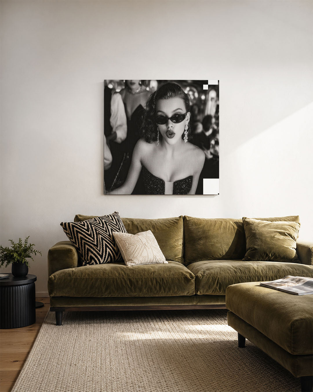 Stijlvolle glamour kunstwerk – derde productweergave – dit kunstwerk toont een vrouw in een elegante setting. De zwart-wit