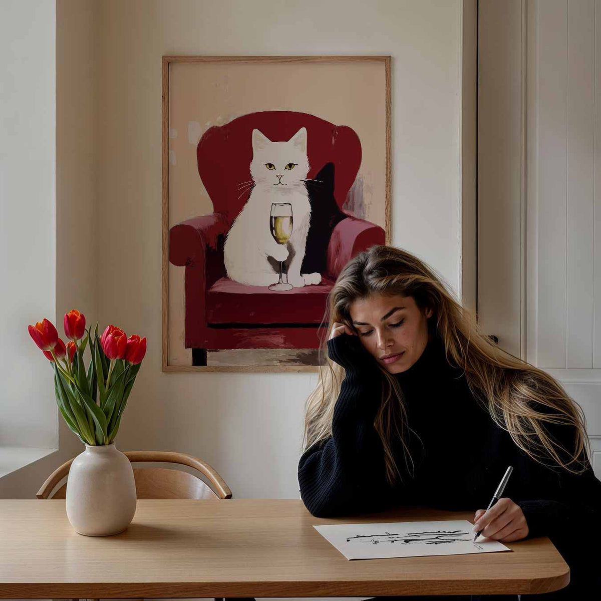Relaxte Kat met Champagne – staande dieren wanddecoratie van WallArtistic