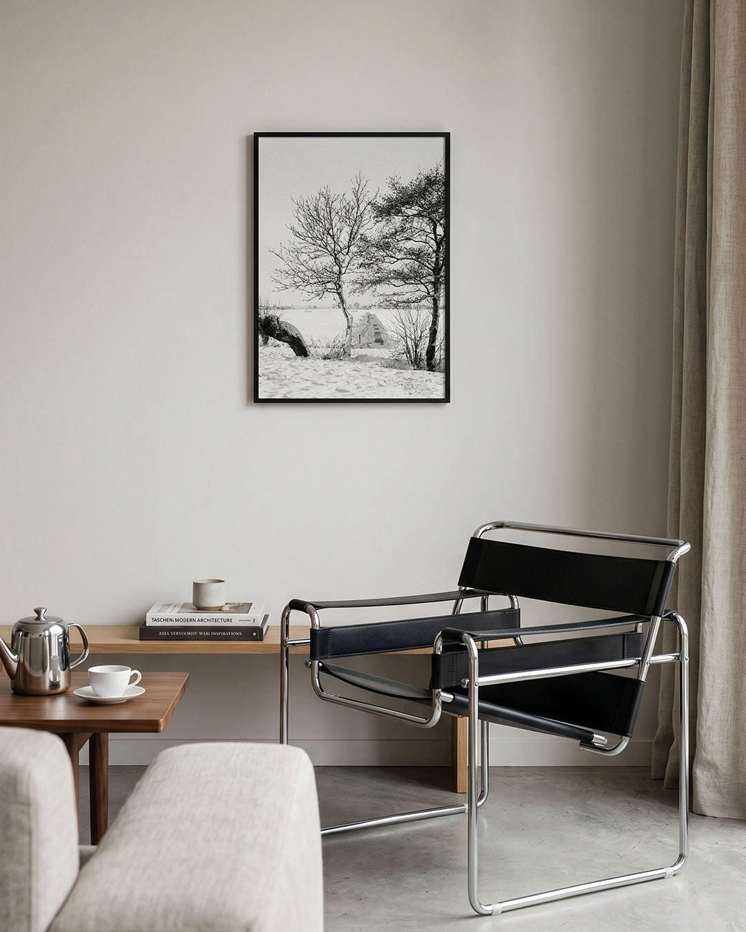 Winterlandschap met bomen poster – tweede productweergave – deze poster toont een sereen winterlandschap met kale bomen en