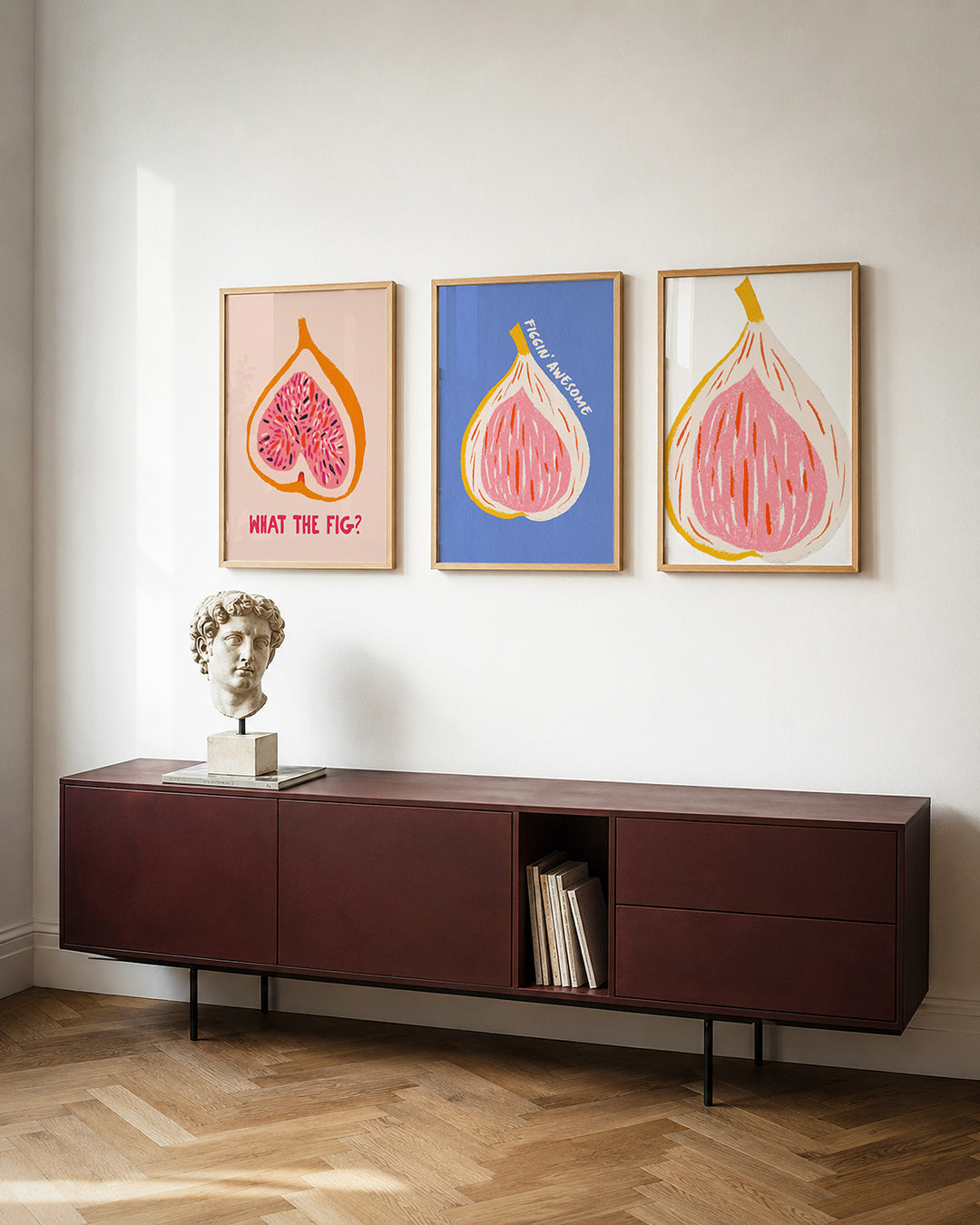 Fruitige verrassing posterset – detailweergave – een speelse afbeelding van een vijg met levendige roze en