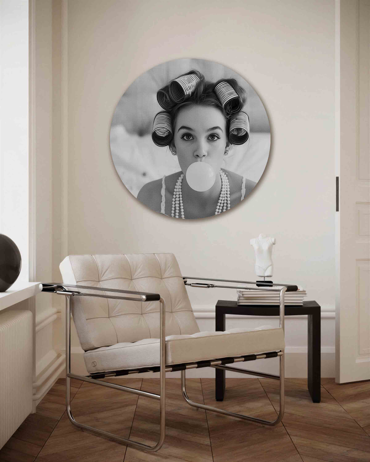 Meisje met krulspelden – Pop Art muurcirkel als ronde wanddecoratie