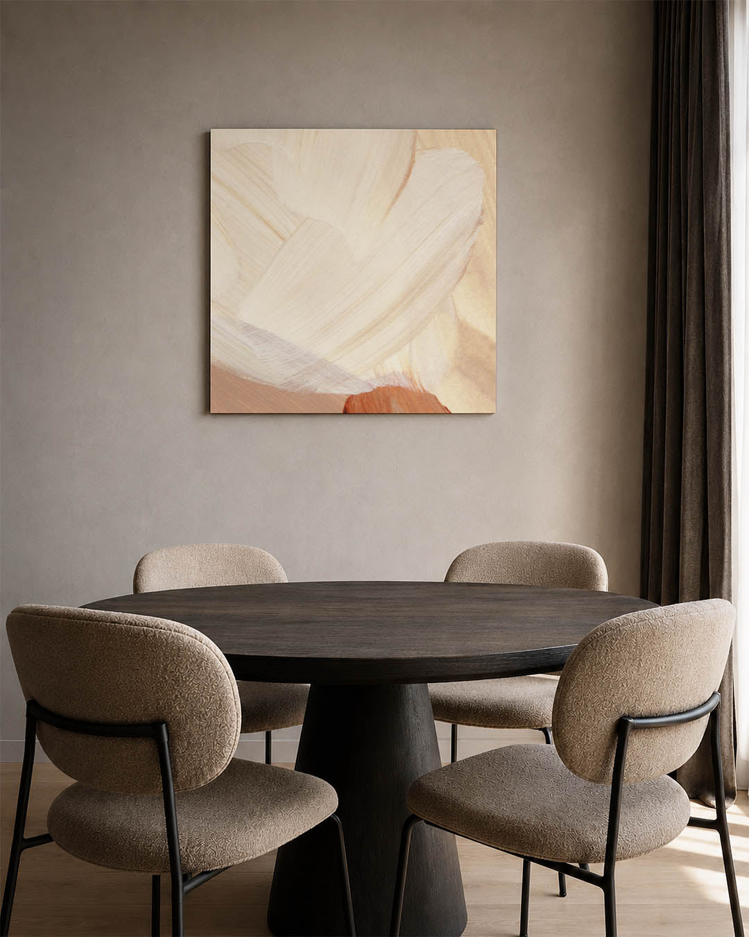 Penseelstreken kunstwerk – derde productweergave – dit werk toont vloeiende penseelstreken in zachte beige en bruin tinten.