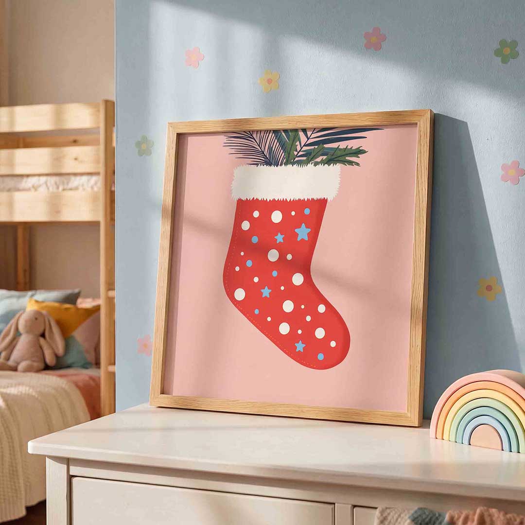 Kerstsok met sterren en stippen – speelse wandkunst als vierkante kinderposter