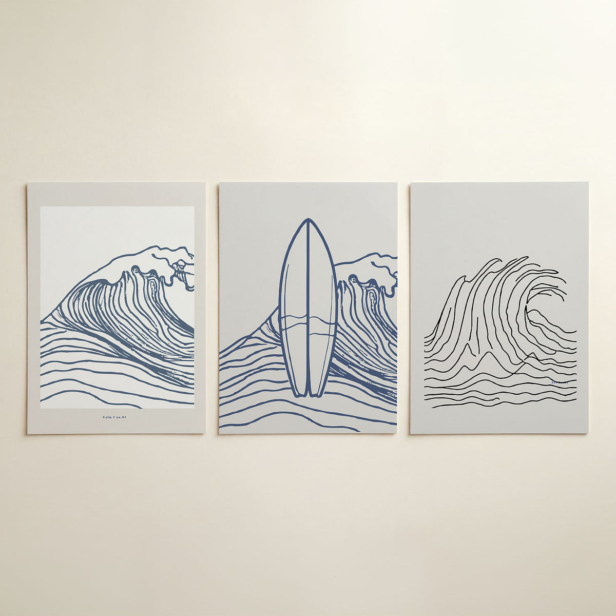 Golvend lijnenspel driedelige posterset in interieur